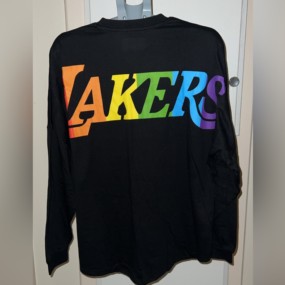 NWOT❗️Black Unisex Lakers Long Sleeve Shirt with Rainbow Logo - Picture 4 of 4